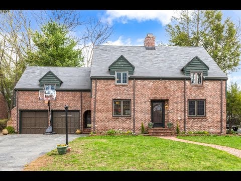 37 Marmion Rd, Melrose MA - Susan Felice Marroni Tel 781 249 3800 and 617 510 7063