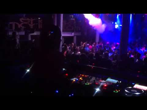 Erick Morillo playing CRESPO, JAIRO DELLI - Monkey (DJ Fronter Remix) + Stronger Accap
