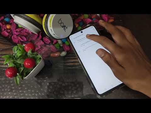 How to connect headphone in Motorola Edge 30 5G phone