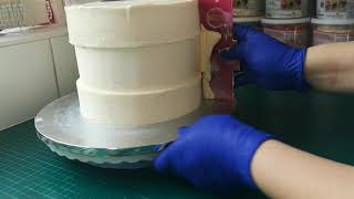 כיצד להשתמש במסרק עוגה (מגרדים) של Engraved Works כדי ליצור עוגת Bico Embutido