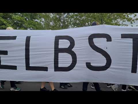 Rostock, 27.08.2022 - „Damals wie heute: Erinnern heißt verändern!“: Antifa-Block