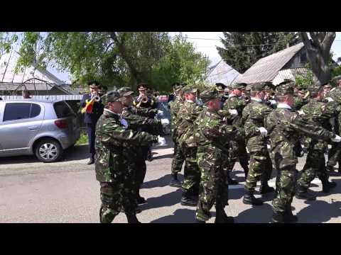 Defilarea garzii de onoare la Timisesti