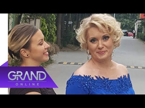 U bademantilu Dijana Žirado pozdravila fanove pesmom