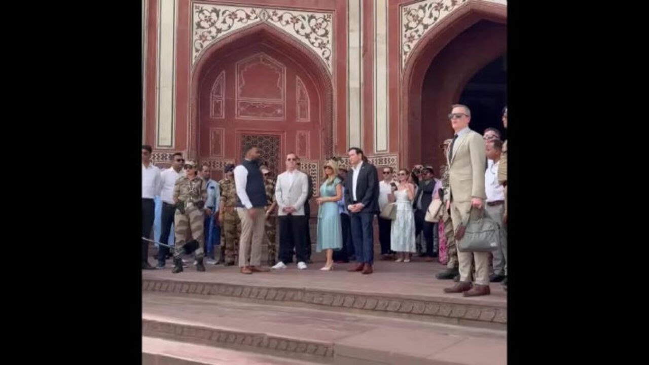 Segretario di Stato Usa Rubio visita il Taj Mahal in India