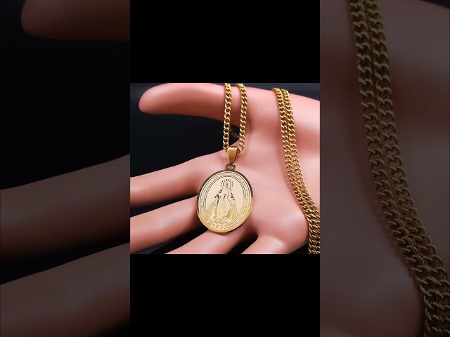 Vídeo relacionado con TEAMER Anillo de Medalla de la Virgen María Milagrosa de Acero Inoxidable Anillo de medallón de María Redimensionable Joyería de protección de la Fe Religiosa para Mujeres y Hombres (Oro)