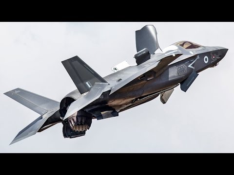 Check Out This F-35 Making Some Crazy Maneuvers