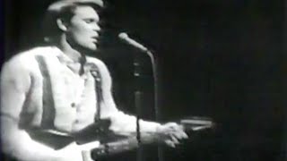 Glen Campbell Sings "Shake, Rattle, & Roll"