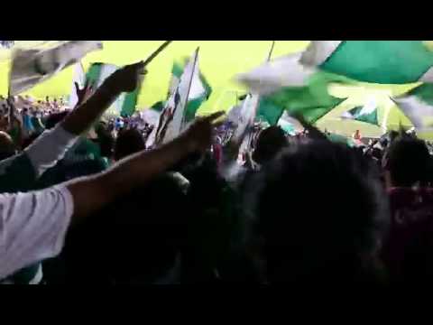 "Los Lokos de Arriba - La hinchada popular" Barra: Los Lokos de Arriba • Club: León