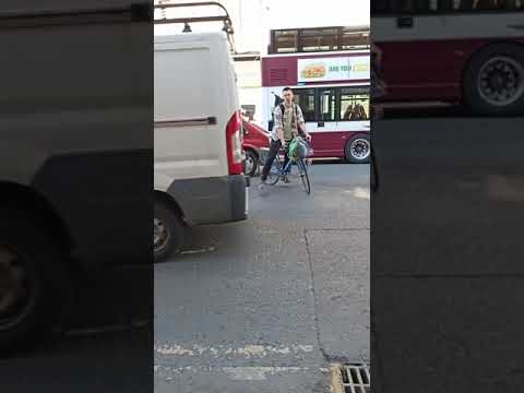 Van driver gets mad at cyclist in Edinburgh