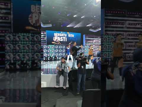 The Showtime themesong in Bahasa Indonesia! 😘❤️🇮🇩