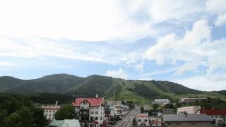 preview picture of video 'Time lapse of Hirafu's ski hills, Niseko (summer)'