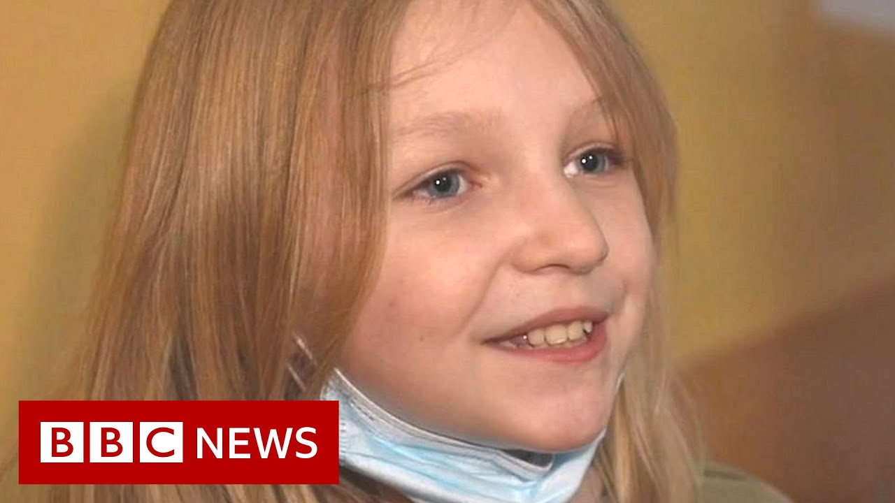 Ukrainian refugee makes new best friend at school in Poland - BBC News