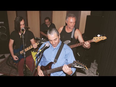 Aqui - Pau Com Arame