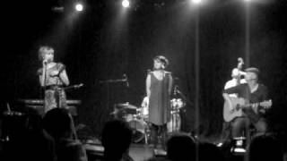 Nouvelle Vague "Guns of Brixton" live in NYC