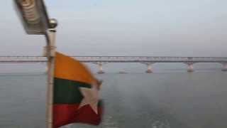 preview picture of video 'Bagan to Mandalay by Boat on the Irrawaddy River (Video 5)'