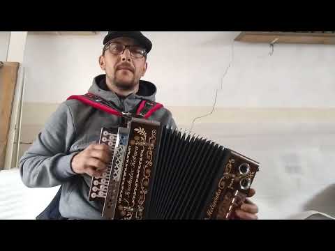 za gorami za dolami za ľasami,pobjyli še dva gorale čupagami.....