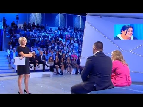 C'è posta per te: Flora definita un Mostro. L’insulto fa infuriare Maria De Filippi che diventa dura