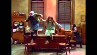 Annie (1999) -You&#39;re Never Fully Dressed Without A Smile