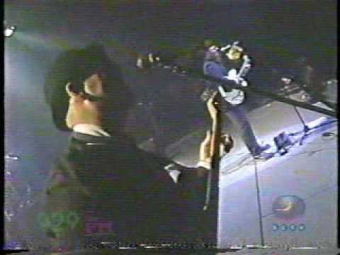 Desorden Público - Allá Cayó (En Vivo en el Poliedro)