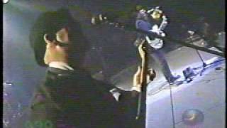 Desorden Público - Allá Cayó (En Vivo en el Poliedro)