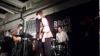 Gwenno 08 Fratolish Hiang Perpeshki (Rough Trade East London 05/03/2018)