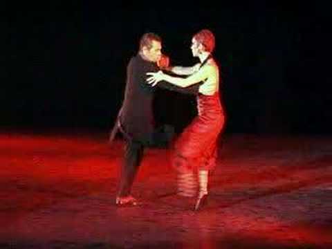  Claudio Gonzalez  and  Melina Brufman  are  dancing  to  the  tango  "  Pata Ancha  "