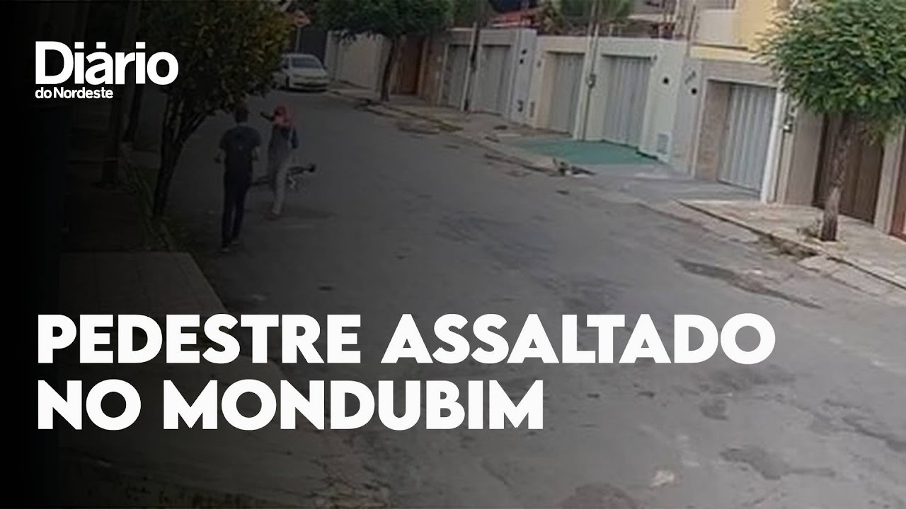 Imagem da notícia Dupla de bicicleta ameaça com arma e assalta pedestre no Mondubim; veja vídeo