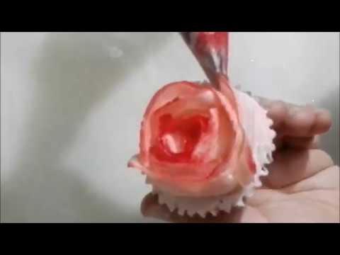 How to pipe two tone buttercream rose on cupcake