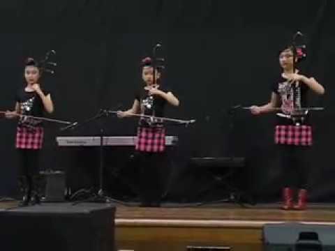 girls play ErHu in Sydney