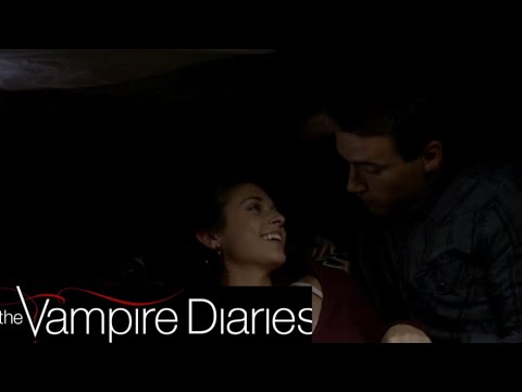 TVD 1x02 - Damon attacks a Couple in the Woods