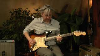 Video thumbnail for Fender Stratocaster American Deluxe 2005 presented by Vintage Guitar Oldenburg and Tobias Hoffmann. by Vintage Guitar Oldenburg