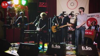 León Benavente toca "Nuevas Tierras" con Xoel López y Juanma Latorre en #OhMyLolSonEG - Cadena SER