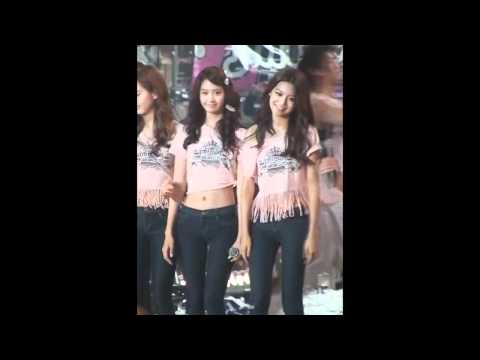 셩윤 SooNa #63 - Sooyoung hugs Yoona [SM TOWN Concert 2011]