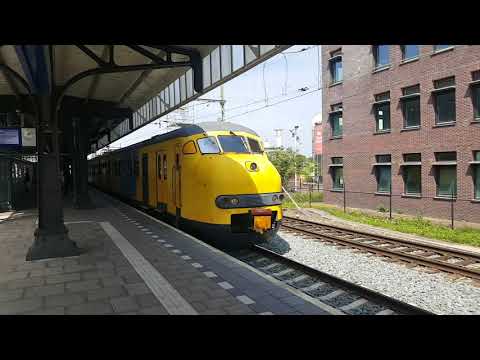 Mat'64 904 vertrekt van station Hengelo