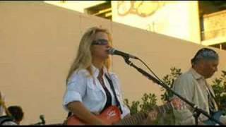 Shelley Laine - That Girl Doesn't Live Here Anymore