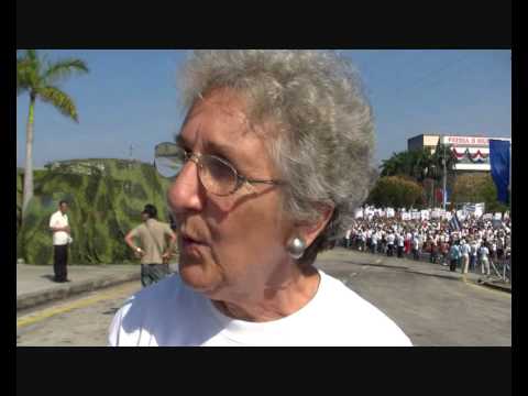 Irma Sehwerert, madre de René, opina sobre la revista militar y desfile popular