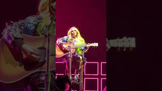 Avril Lavigne - Warrior