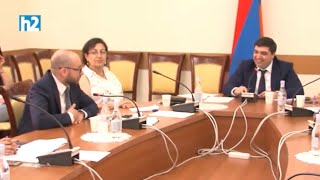 Սա հանա՞ծն էր. բա չհանածը. նիստը վարողը չի կարողանում զսպել ծիծաղը: Լրաբեր - 12.06. 2023