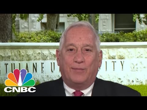 Experts Walter Isaacson And Farhad Manjoo On If World Leaders Should Be Banned From Twitter? | CNBC