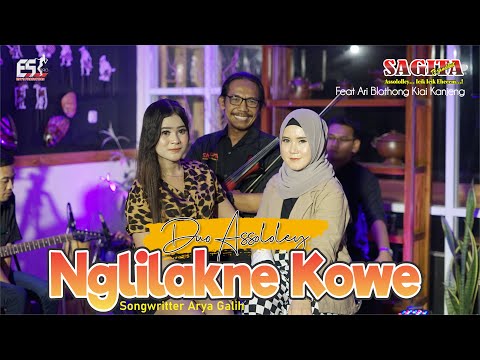 Eny Sagita Feat. Putri Cebret (Duo Assololey) - Nglilakne Kowe | Dangdut (Official Music Video)
