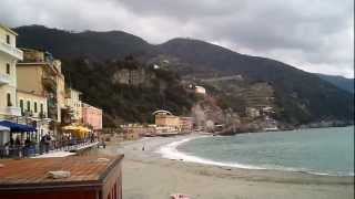 preview picture of video 'Monterosso al Mare SP atterraggio parapendio e Antonio 23 MAR 2013'