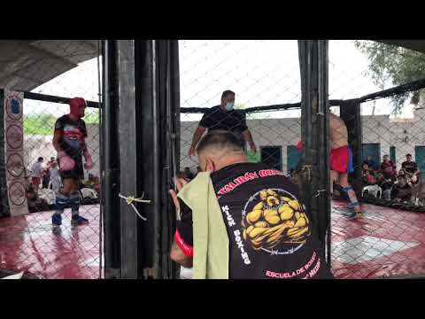 Pelea amateur de kick boxing