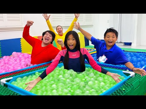 Wendy and Alex Four Colors Water Balloons Challenge