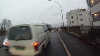 preview picture of video 'Farlig idiot kjører forbi i Fougners vei'
