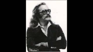 CEM KARACA   1 MAYIS