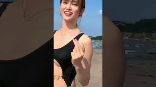 清楚系の美女が下乳丸見えビキニでブレイキング！#美女 #ダンス #ビキニ #水着