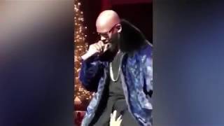 R Kelly delivers raunchy performance in wake of boycott calls 😂