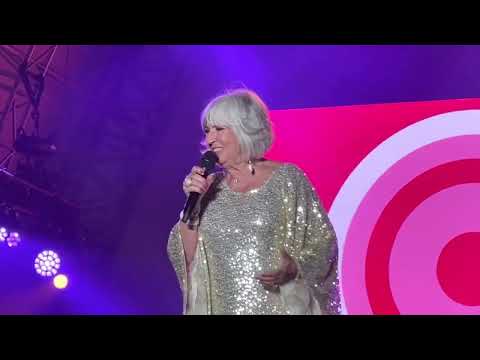 Willeke Alberti ‘Waar is de zon’ op de Uitmarkt Amsterdam❌❌❌