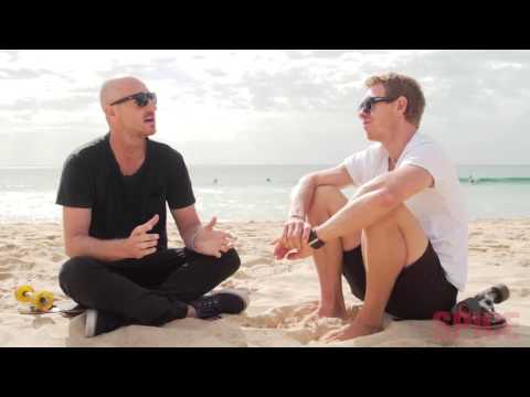 Robbie Lowe & Garth Linton chat at Manly Beach