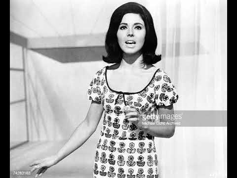 Susan Maughan :  Come A Little Closer